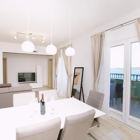 Happy Days * 特罗吉尔