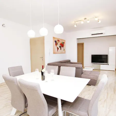 Happy Days Apartman *